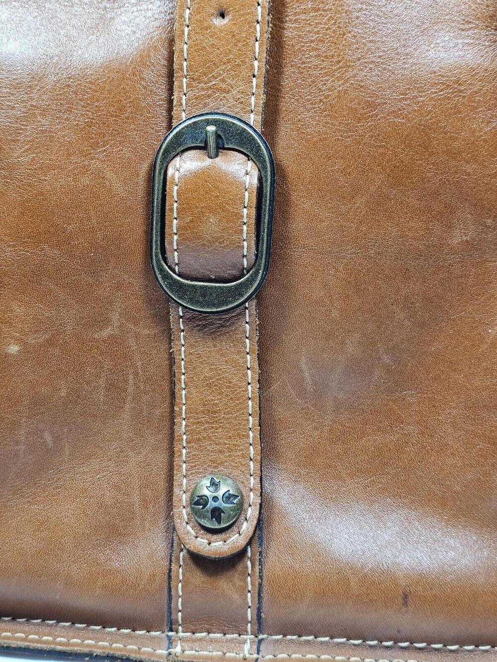 Patricia Nash Venezia Tan Italian Leather Pouch Slim Crossbody Bag P28801 - Picture 4 of 10